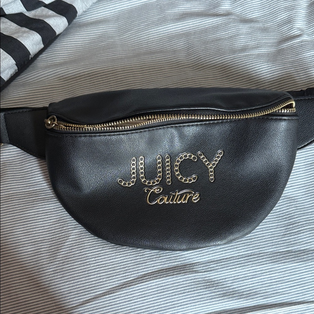 Juicy Couture Black and Gold Fanny Bag(BROKEN ZIPPER)